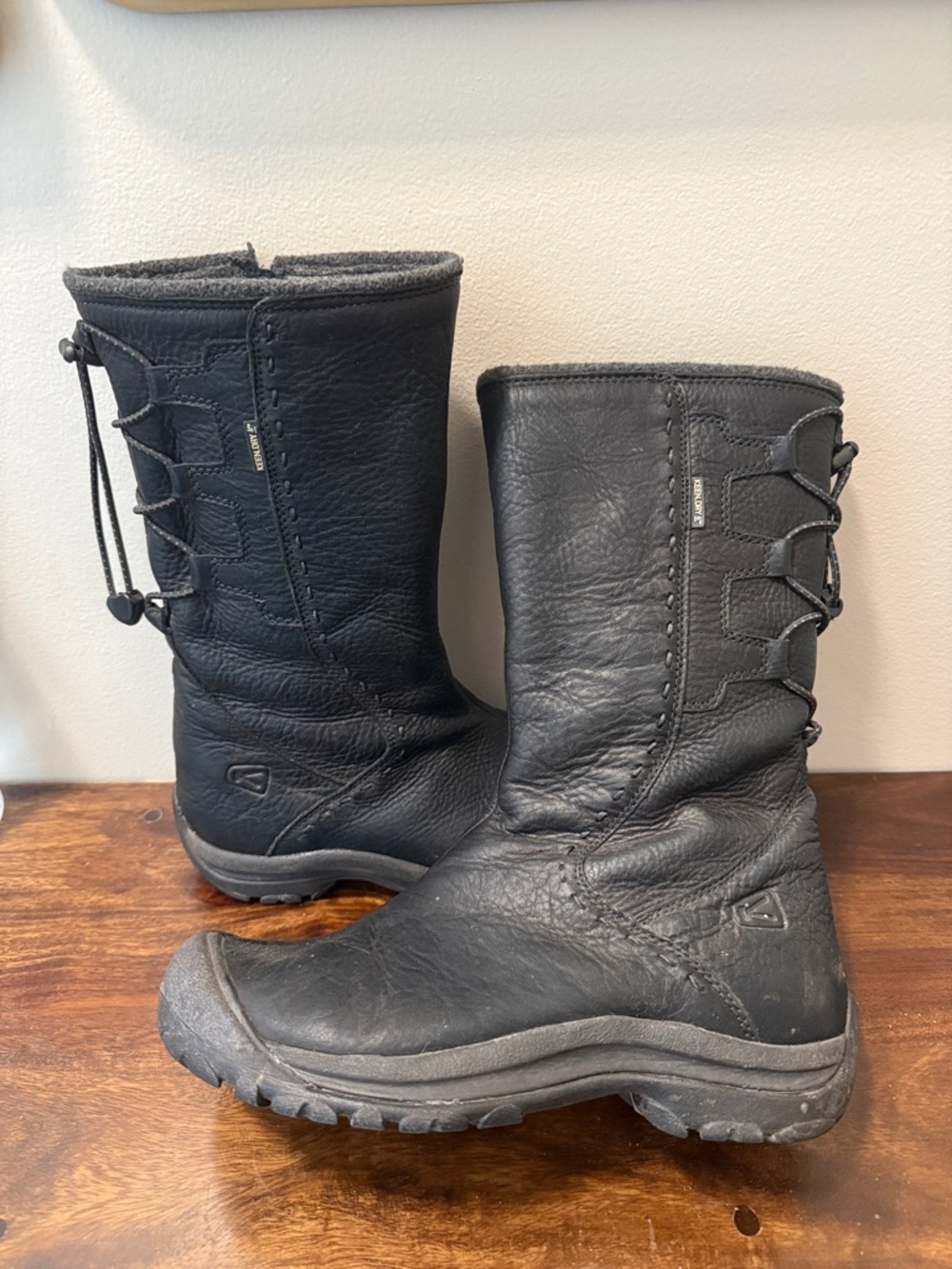 7.5 | Keen Women's Winthrop II Black Waterproof Fleece Lined Mid Calf Boots